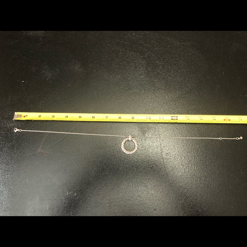Like New David Yurman Circle Pendant Necklace - Picture 5 of 6